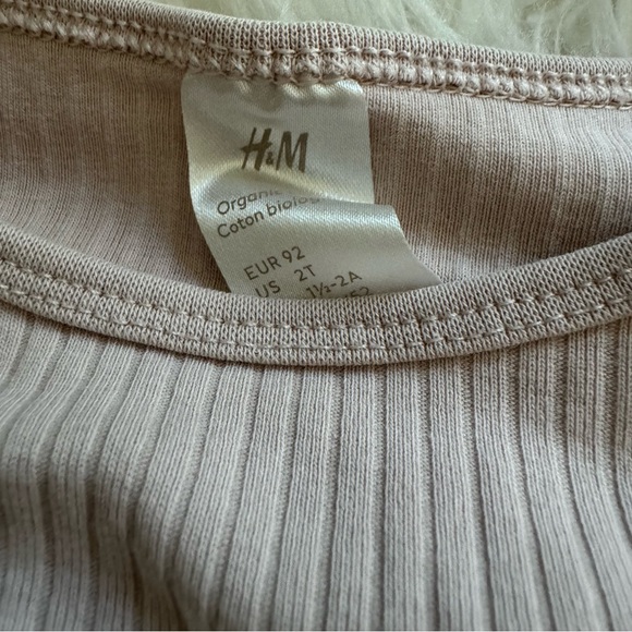 H&M Ruffle Sleeve Set - Picture 3 of 3